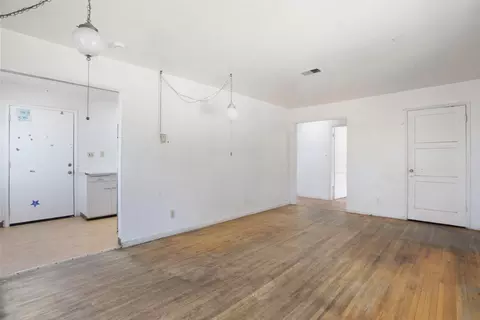 Living - 660 E North St, Manteca, CA 95336 photo 5 of 5
