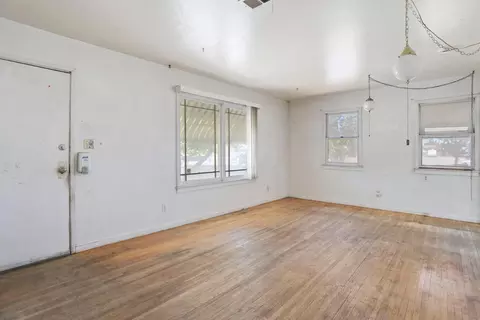Living - 660 E North St, Manteca, CA 95336 photo 3 of 5