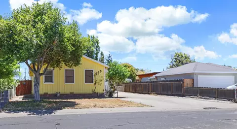 Exterior - 660 E North St, Manteca, CA 95336 photo 2 of 9