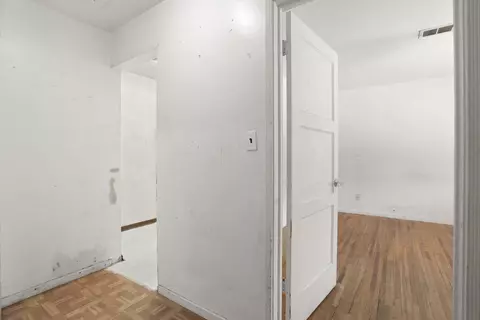 Entry Way - 660 E North St, Manteca, CA 95336 photo 1 of 3