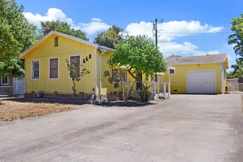 Exterior - 660 E North St, Manteca, CA 95336 photo 4 of 9