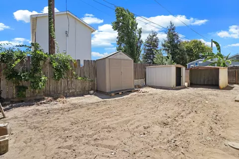 Exterior - 660 E North St, Manteca, CA 95336 photo 7 of 9
