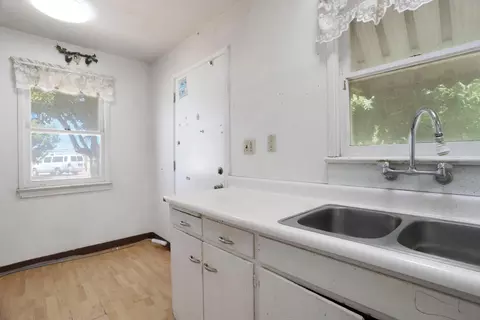Kitchen - 660 E North St, Manteca, CA 95336 photo 4 of 4