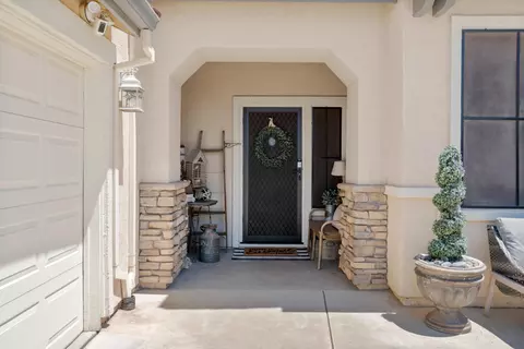 Entry Way - 1414 Hazelnut Way, Manteca, CA 95337 photo 1 of 7