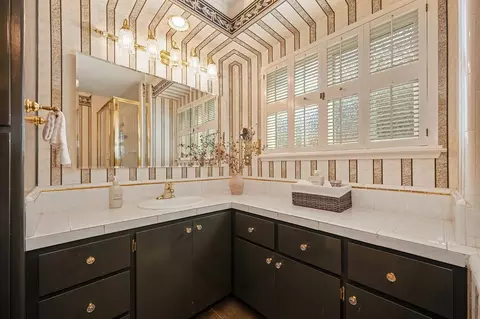 Bath - 7125 Willey Way, Carmichael, CA 95608 photo 2 of 4