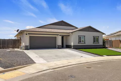 2697 Adams Ln, Manteca, CA 95337