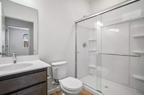 Bath - 2612 Coopers Hawk Ln, Modesto, CA 95357 photo 1 of 2