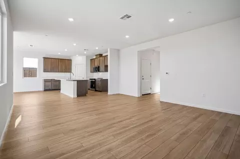 Living - 2612 Coopers Hawk Ln, Modesto, CA 95357 photo 2 of 5