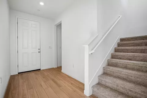 Entry Way - 2612 Coopers Hawk Ln, Modesto, CA 95357 photo 2 of 4