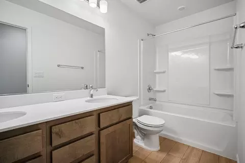 Bath - 2612 Coopers Hawk Ln, Modesto, CA 95357 photo 2 of 2