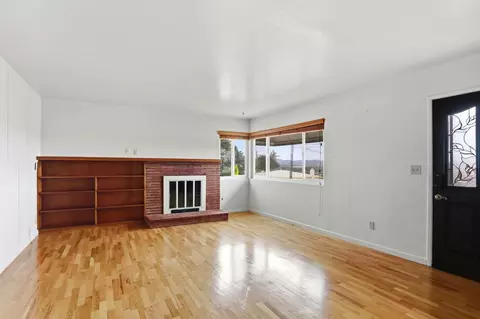 Living - 1900 Lincoln St, Seaside, CA 93955 photo 2 of 7
