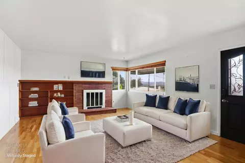 Living - 1900 Lincoln St, Seaside, CA 93955 photo 7 of 7
