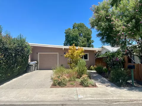 726 Borchard Ct, Woodland, CA 95695