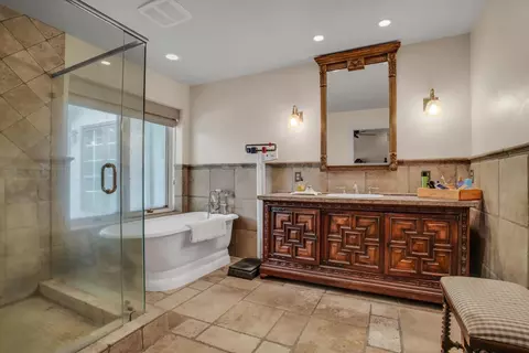 Bath - 17230 E Franscella Ln, Ripon, CA 95366 photo 2 of 3