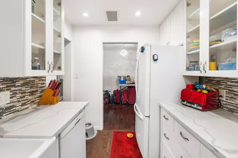 Kitchen - 2661 Foothill Dr, Carmichael, CA 95608 photo 3 of 3