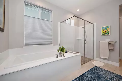 Bath - 1350 Laurel Dr, Manteca, CA 95336 photo 4 of 4