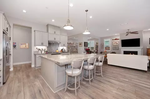 Kitchen - 1350 Laurel Dr, Manteca, CA 95336 photo 4 of 6