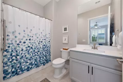 Bath - 1350 Laurel Dr, Manteca, CA 95336 photo 2 of 4