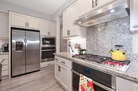 Kitchen - 1350 Laurel Dr, Manteca, CA 95336 photo 2 of 6