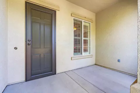 Exterior - 2472 Ashbridge Ln, Manteca, CA 95336 photo 4 of 9