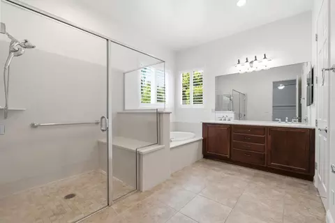 Bath - 2472 Ashbridge Ln, Manteca, CA 95336 photo 3 of 4