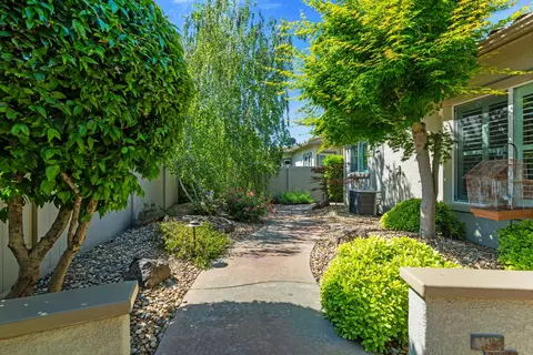 Exterior - 2472 Ashbridge Ln, Manteca, CA 95336 photo 6 of 9