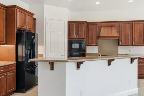Kitchen - 2472 Ashbridge Ln, Manteca, CA 95336 photo 2 of 4