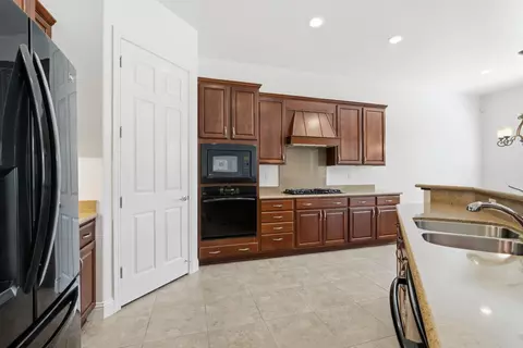 Kitchen - 2472 Ashbridge Ln, Manteca, CA 95336 photo 4 of 4