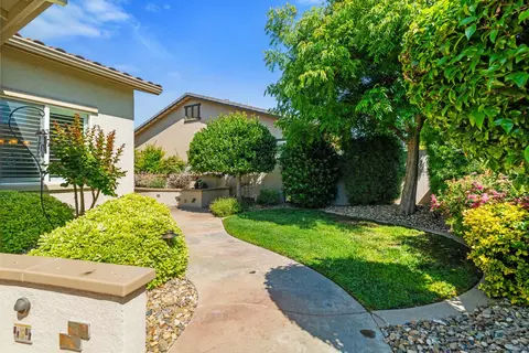 Exterior - 2472 Ashbridge Ln, Manteca, CA 95336 photo 7 of 9