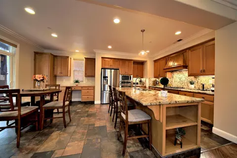 Kitchen - 9025 Kern Ave, Gilroy, CA 95020 photo 6 of 12