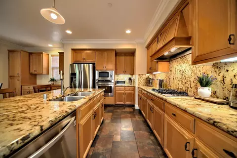 Kitchen - 9025 Kern Ave, Gilroy, CA 95020 photo 8 of 12