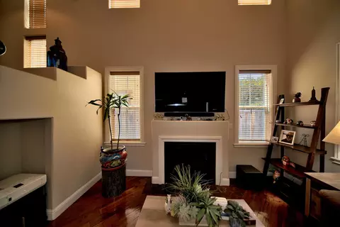 Living - 9025 Kern Ave, Gilroy, CA 95020 photo 2 of 3