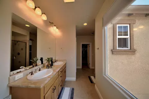 Bath - 9025 Kern Ave, Gilroy, CA 95020 photo 6 of 11