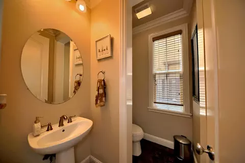 Bath - 9025 Kern Ave, Gilroy, CA 95020 photo 1 of 11