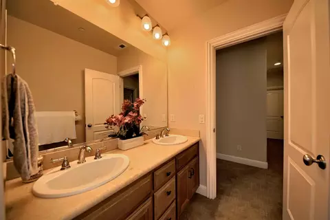 Bath - 9025 Kern Ave, Gilroy, CA 95020 photo 11 of 11