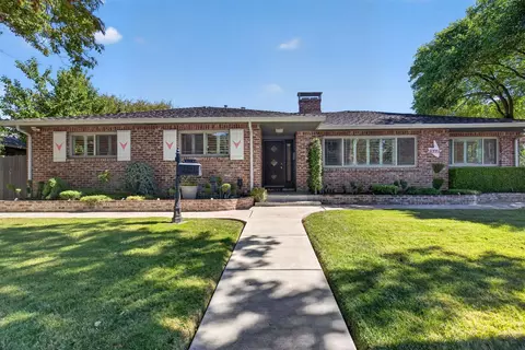6573 S Land Park Dr, Sacramento, CA 95831