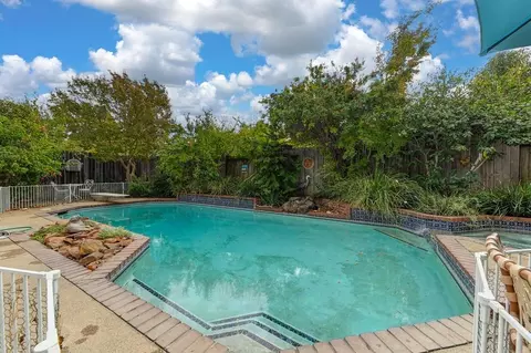 9284 Linda Rio Dr, Sacramento, CA 95826