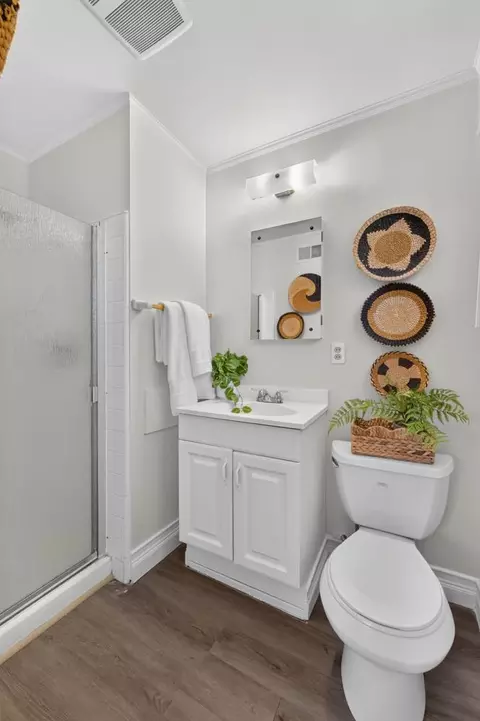 Bath - 788 Elmwood Dr, Davis, CA 95616 photo 4 of 5