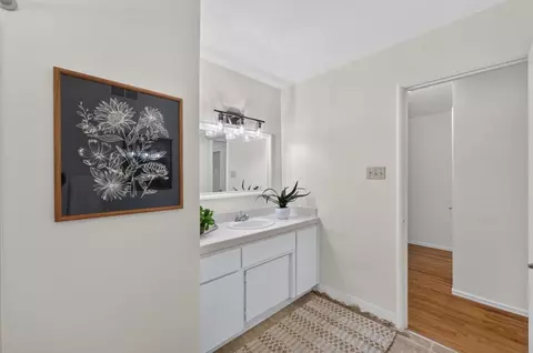 Bath - 788 Elmwood Dr, Davis, CA 95616 photo 3 of 5