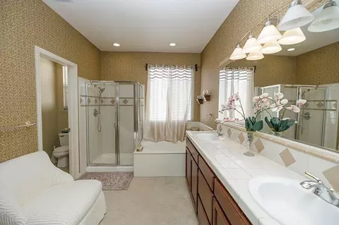 Bath - 432 The Blf, Modesto, CA 95355 photo 3 of 4