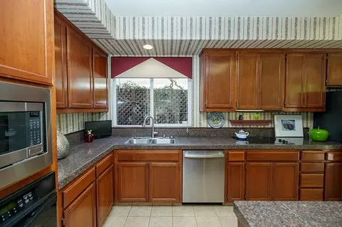 Kitchen - 432 The Blf, Modesto, CA 95355 photo 2 of 5