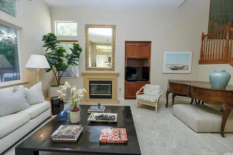 Living - 432 The Blf, Modesto, CA 95355 photo 4 of 8