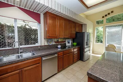 Kitchen - 432 The Blf, Modesto, CA 95355 photo 3 of 5