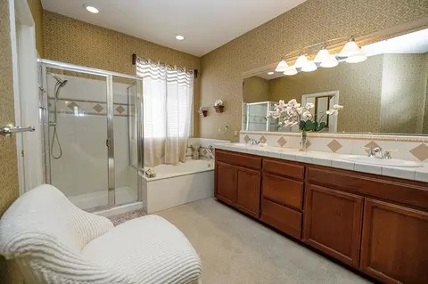 Bath - 432 The Blf, Modesto, CA 95355 photo 2 of 4