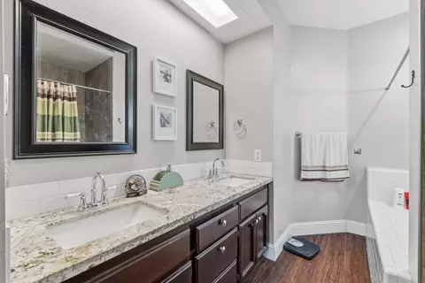Bath - 4900 Eagle Peak Ct, Antelope, CA 95843 photo 1 of 4