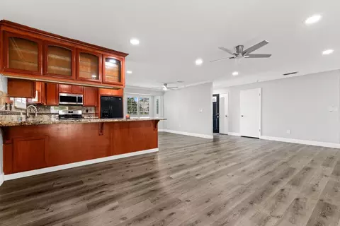 Living - 913 Chalone Dr, Modesto, CA 95358 photo 8 of 9