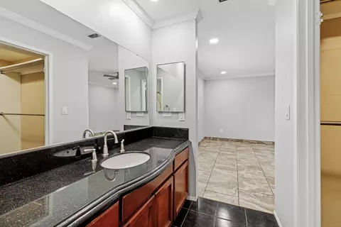 Bath - 913 Chalone Dr, Modesto, CA 95358 photo 1 of 3