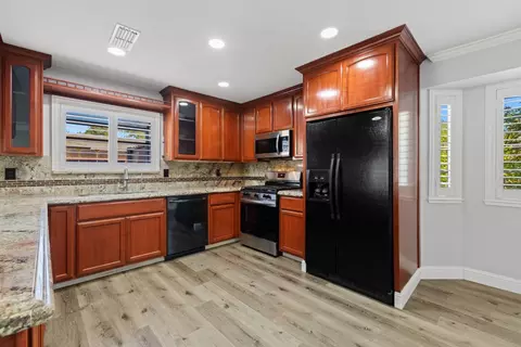 Kitchen - 913 Chalone Dr, Modesto, CA 95358 photo 2 of 6
