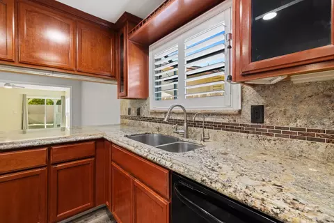 Kitchen - 913 Chalone Dr, Modesto, CA 95358 photo 5 of 6