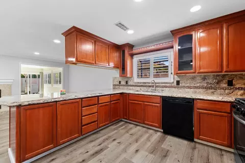 Kitchen - 913 Chalone Dr, Modesto, CA 95358 photo 3 of 6